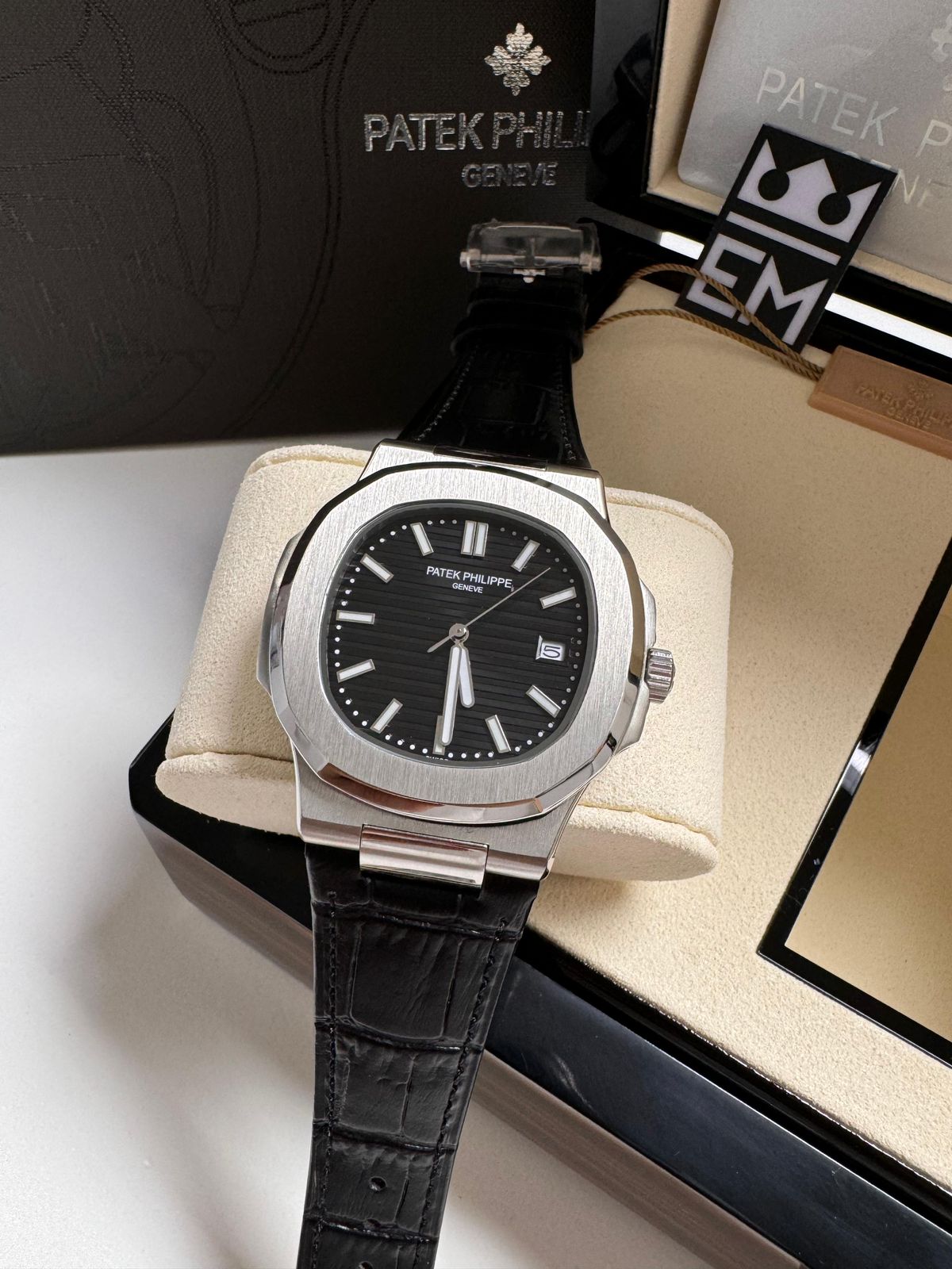Patek Philippe Nautilus Couro