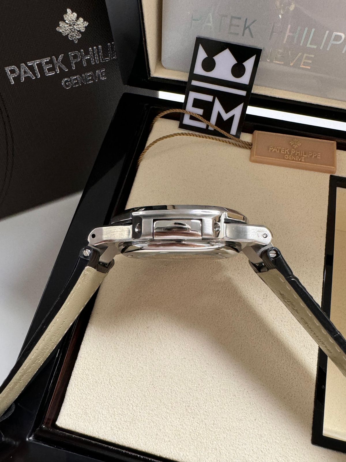 Patek Philippe Nautilus Couro