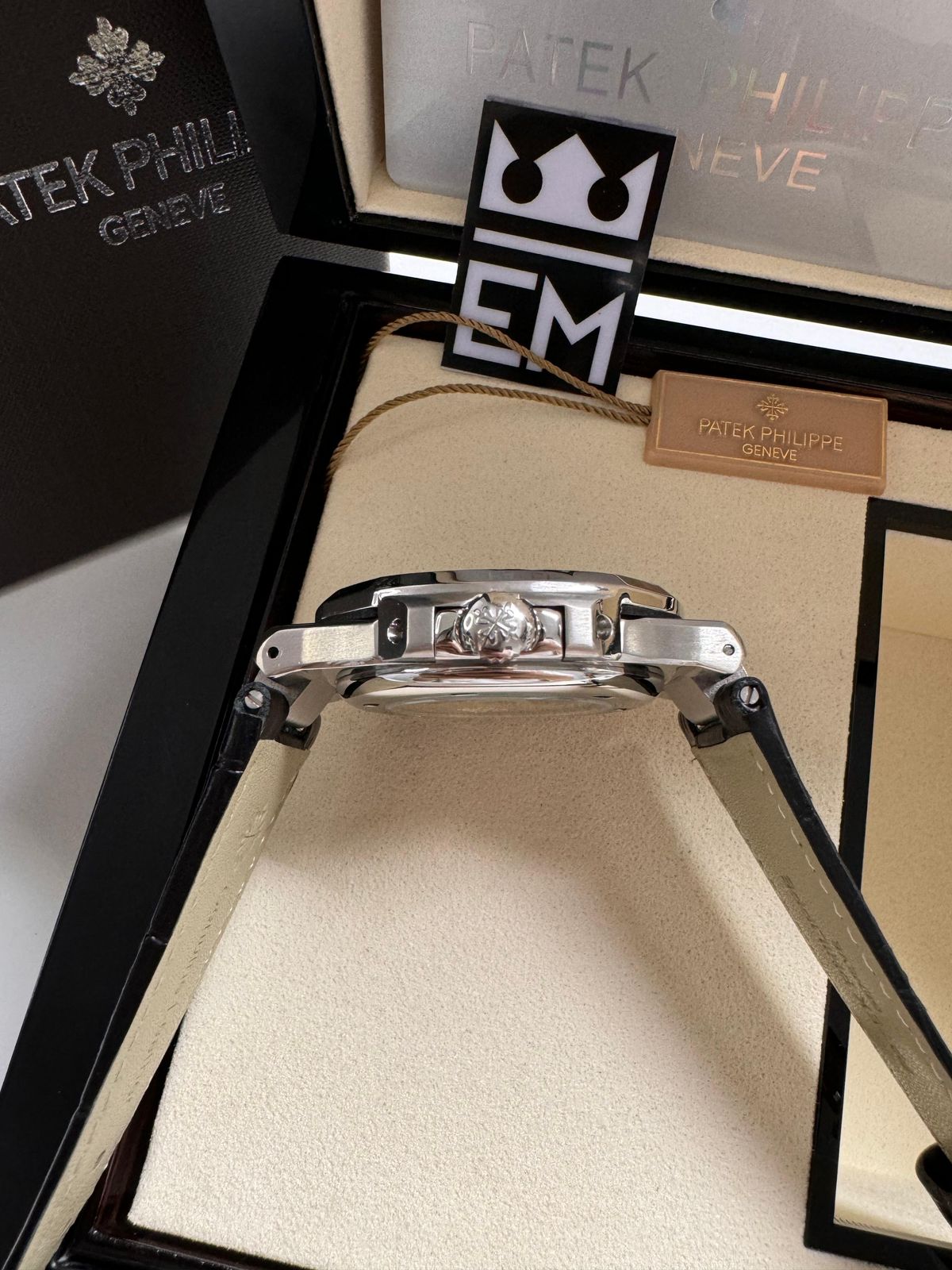 Patek Philippe Nautilus Couro