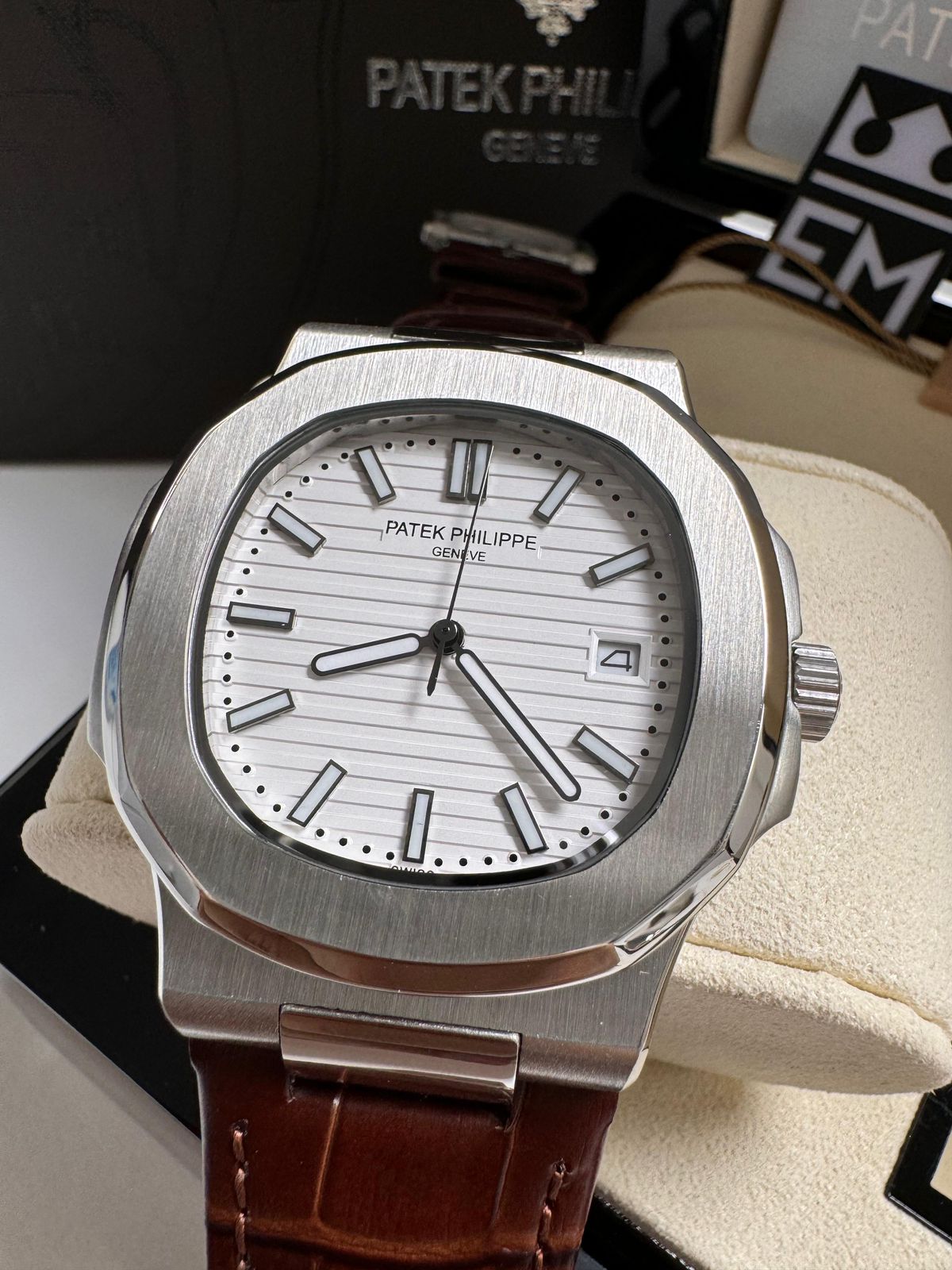 Patek Philippe Nautilus Couro