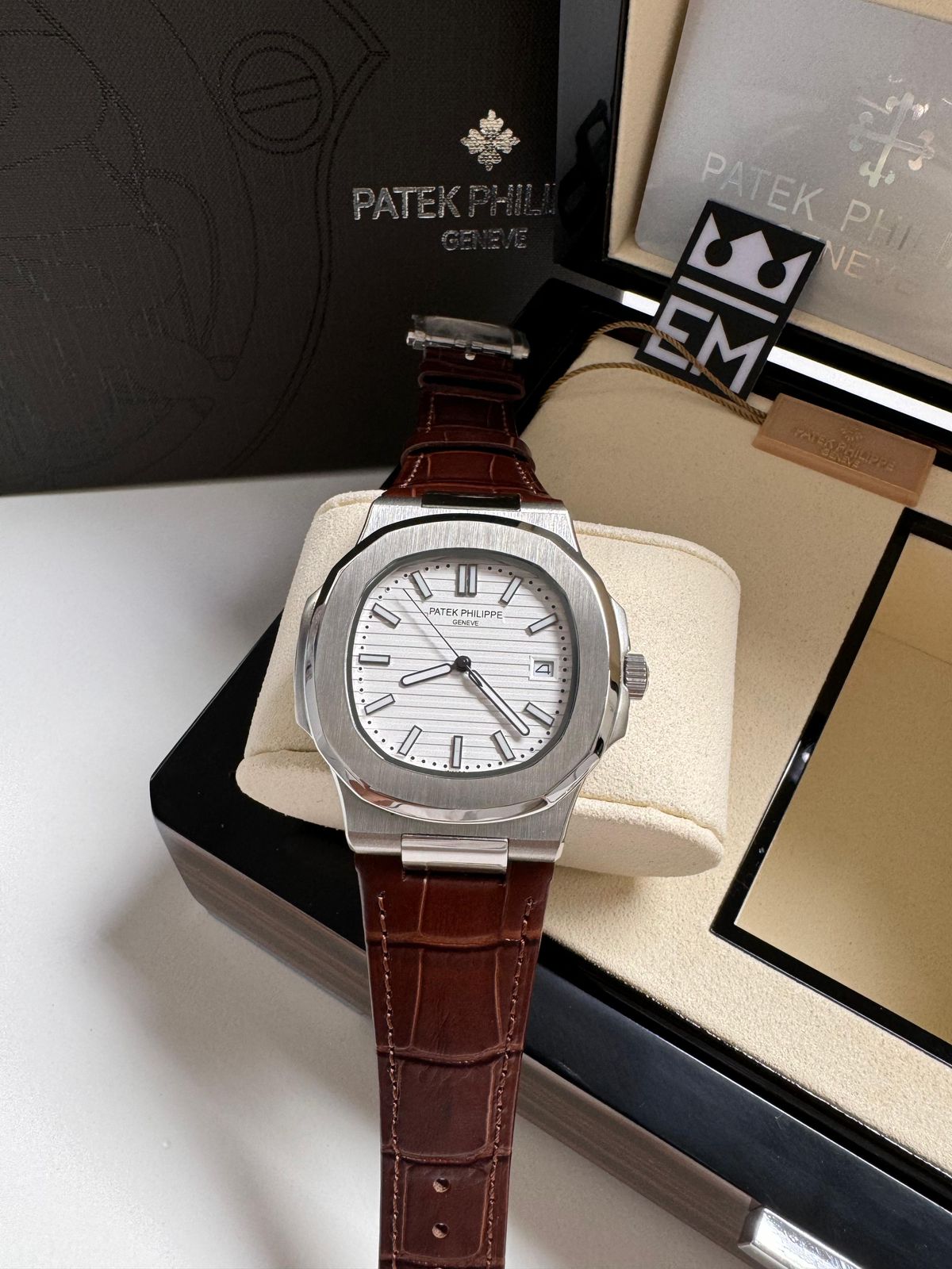 Patek Philippe Nautilus Couro