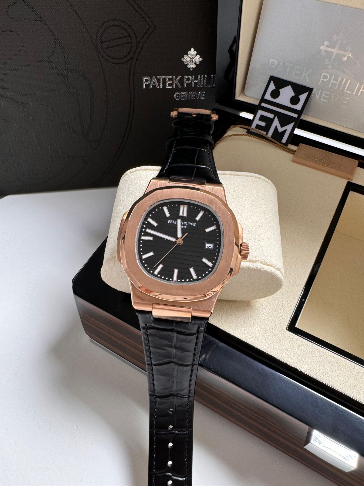 Patek Philippe Nautilus Couro