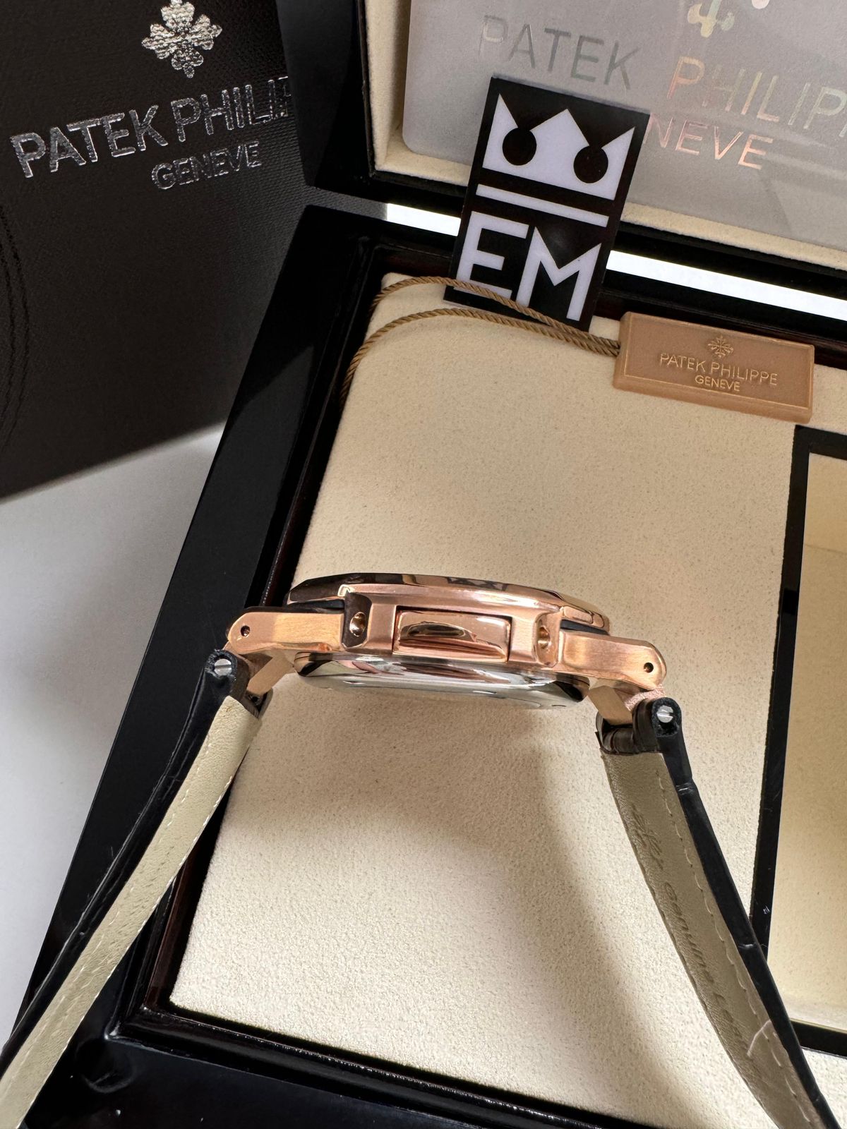 Patek Philippe Nautilus Couro