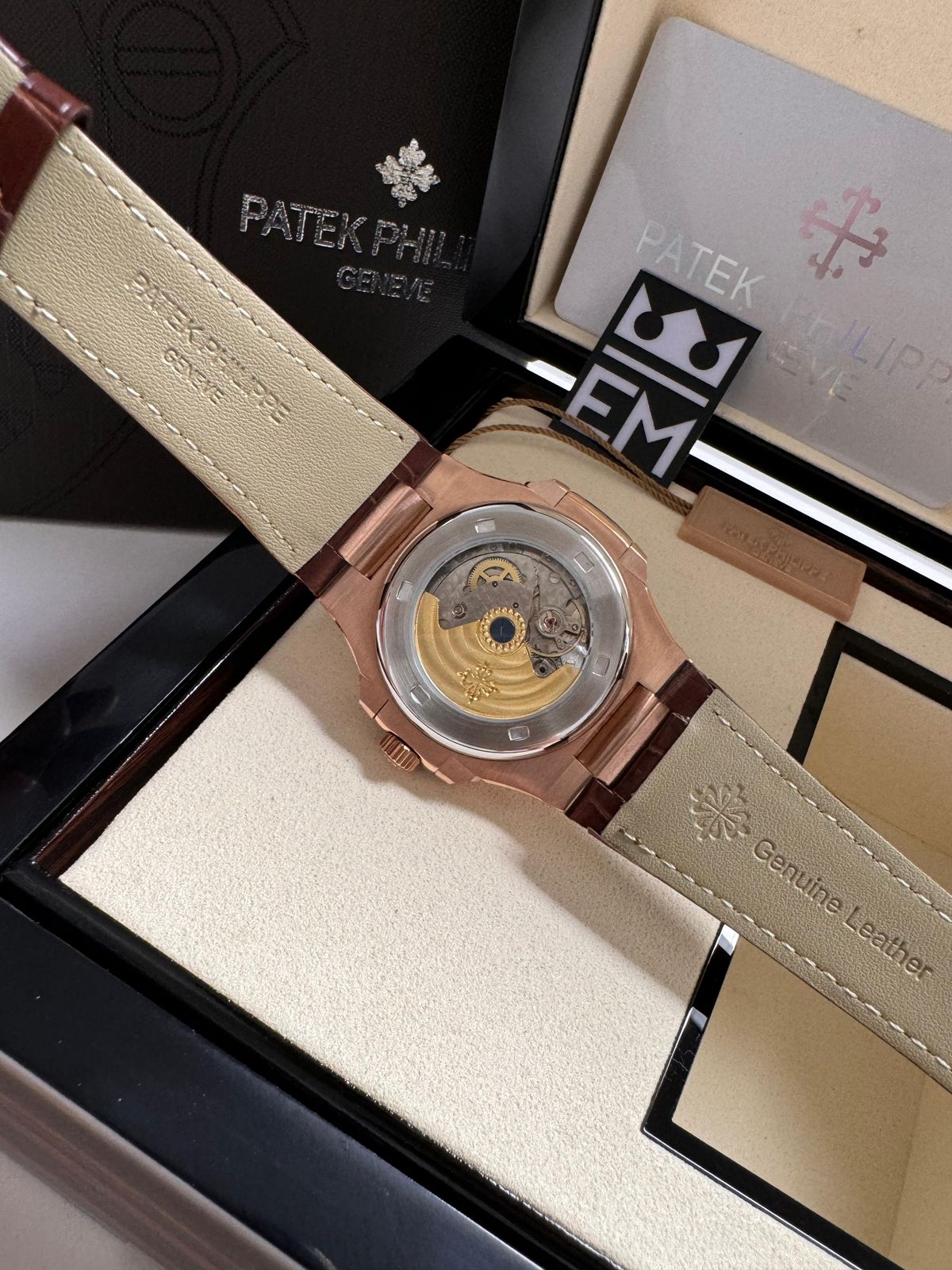 Patek Philippe Nautilus Couro