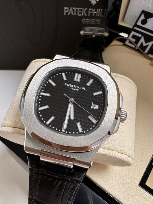 Patek Philippe Nautilus Couro