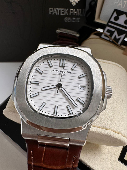 Patek Philippe Nautilus Couro